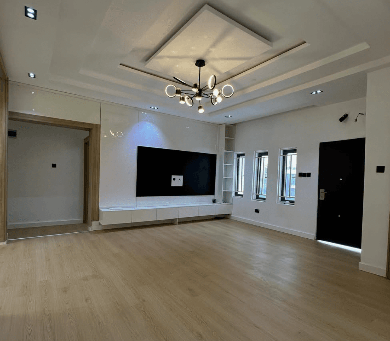 Modern 5 Bedroom Villa
